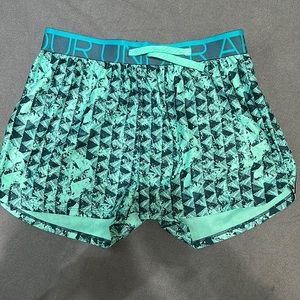 YOUTH LARGE UNDER ARMOUR SHORTS